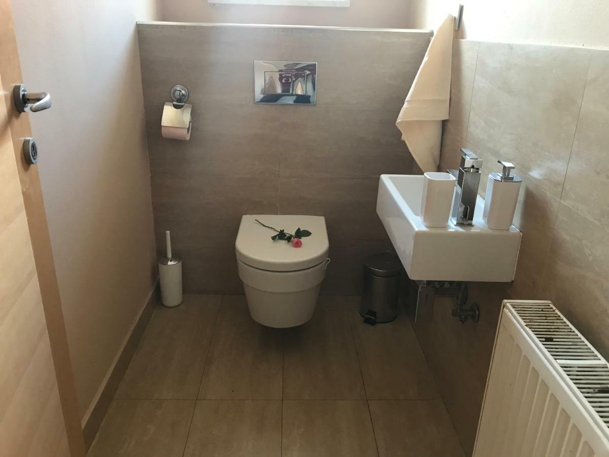 Linden Garden Apartment Postojna Bagian luar foto